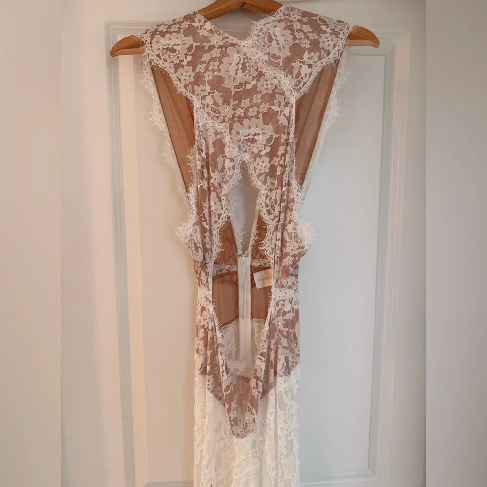 NWOT BRONX AND BANCO Naia Lace Gown in White Wedding Evening Gown